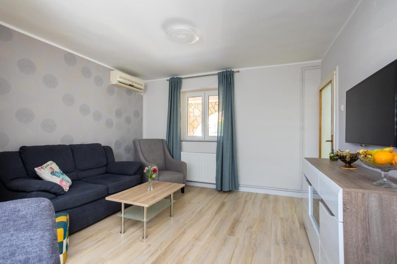 Apartman Marija Appartement Njivice Buitenkant foto