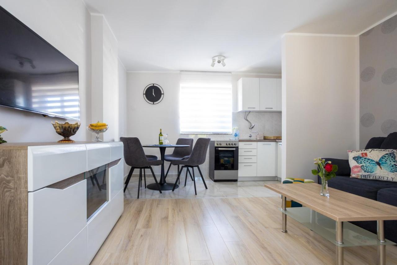 Apartman Marija Appartement Njivice Buitenkant foto